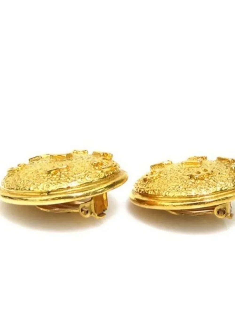 Auth CHANEL Logo Clip on Earrings Gold Metal - e60925k